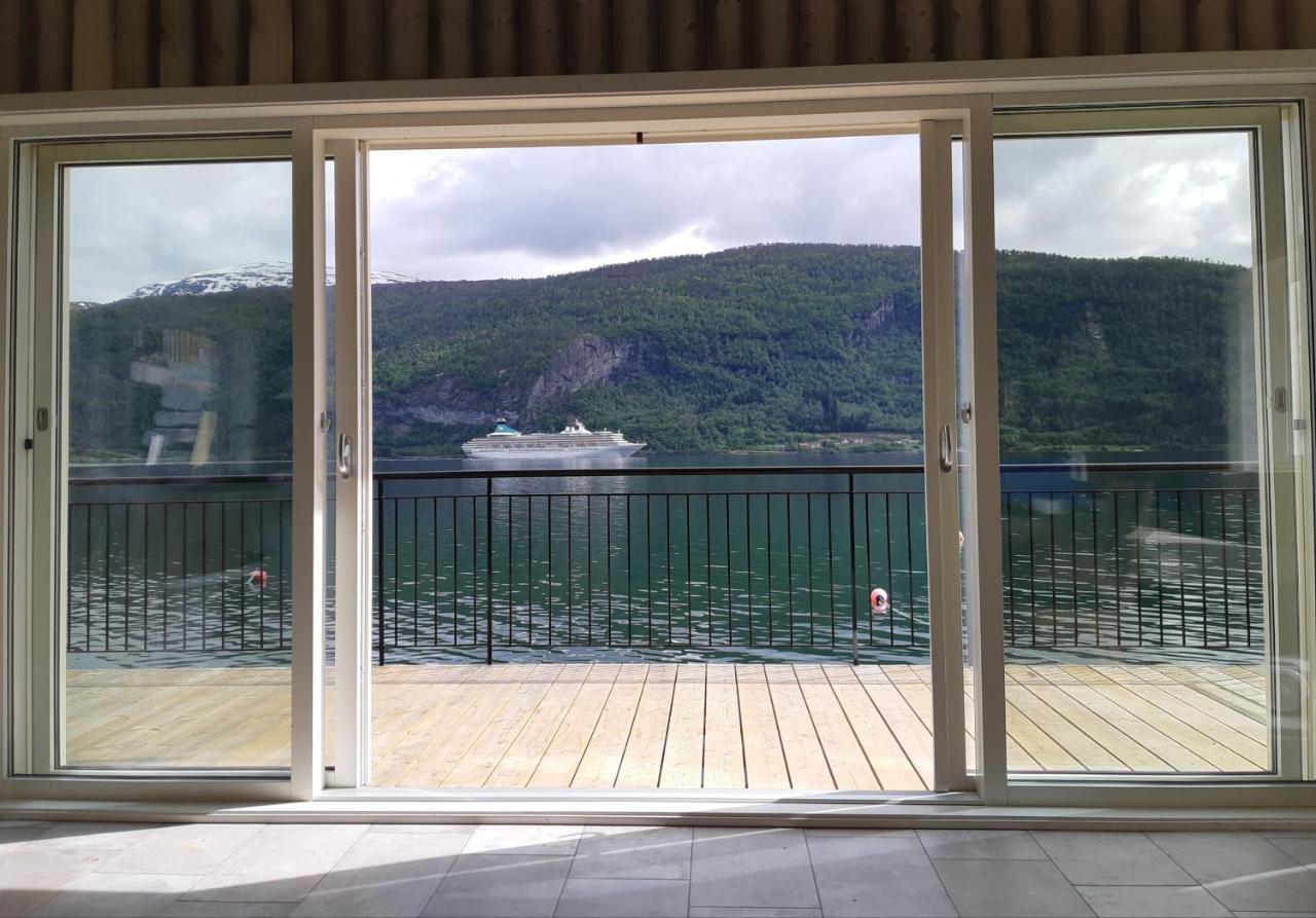 Stryn Fjord Lodge Faleide 130 Екстериор снимка